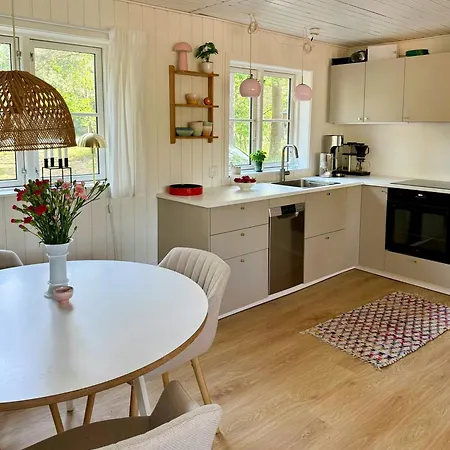 Dom wakacyjny Charming Summer House On Bornholm Close To